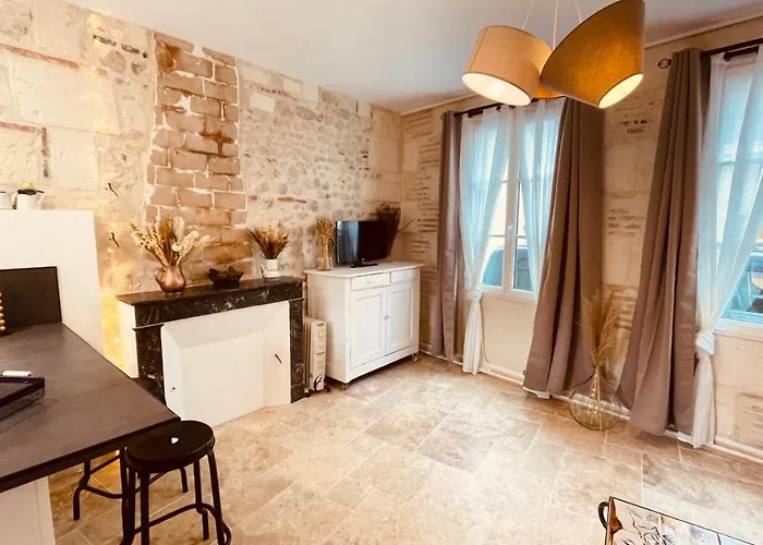 호텔 La Maison De Caillou La Roche-Chalais